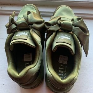 Rihanna Green Bow Pumas